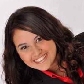 LÍVIA PORTELA