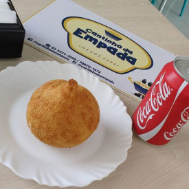 Coxinha com Coca-Cola